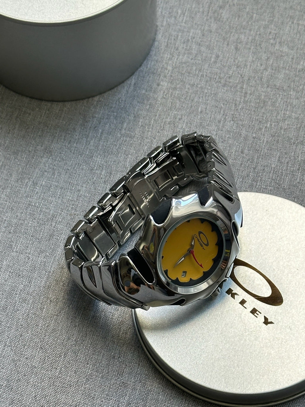 Oakley Blade Watch – Yellow dial Silver Shiny Stainless Steel, Swiss Movement, Collectible Men’s Watch